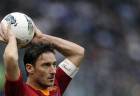 AS Roma's forward Francesco Totti prepar