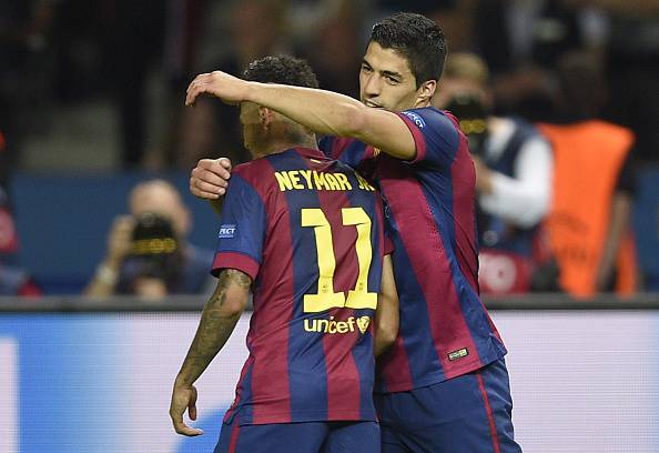 Barcelona's Uruguayan forward Luis Suarez (R) celebrates with Barcelona's Brazilian forward Neymar da Silva Santos Junior after scoring the 1-2 during the UEFA Champions League Final football match between Juventus and FC Barcelona at the Olympic Stadium in Berlin on June 6, 2015.     AFP PHOTO / LLUIS GENE        (Photo credit should read LLUIS GENE/AFP/Getty Images)