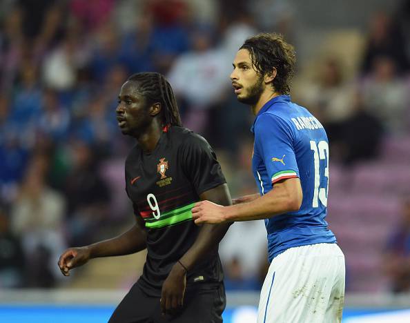 GENEVA, SWITZERLAND - JUNE 16:  Andrea Ranocchia of Italy #13 and Eder Lopes of Portugal compete for the ball during the international friendly match between Portugal and Italy at Stade de Geneve on June 16, 2015 in Geneva, Switzerland.  (Photo by Claudio Villa/Getty Images)