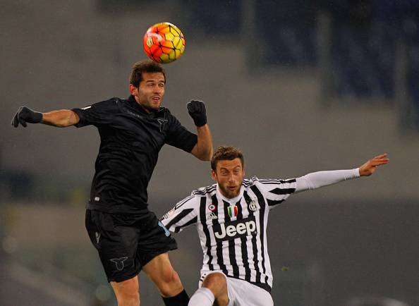ROME, ITALY - JANUARY 20:  Senad Lulic (L) of SS Lazio competes for the ball with Claudio Marchisio of Juventus FC during the TIM Cup match between SS Lazio and Juventus FC at Stadio Olimpico on January 20, 2015 in Rome, Italy.  (Photo by Paolo Bruno/Getty Images)