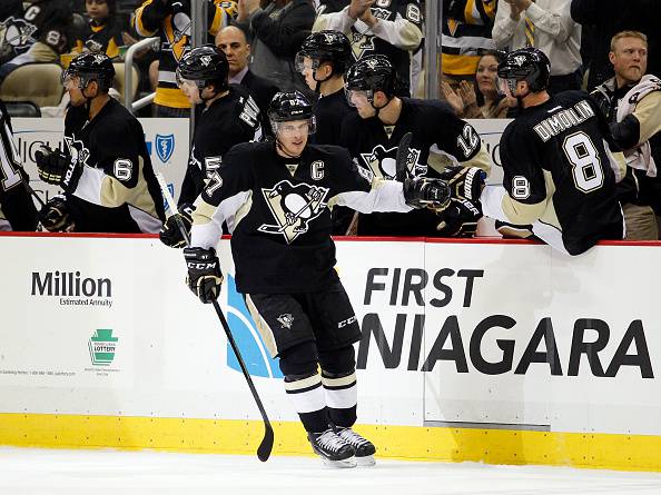 PITTSBURGH, PA - FEBRUARY 02: Sidney Crosby #87 of the Pittsburgh Penguins celebrates his first goal in the second period during the game against the Ottawa Senators at Consol Energy Center on February 2, 2015 in Pittsburgh, Pennsylvania. (Photo by Justin K. Aller/Getty Images)