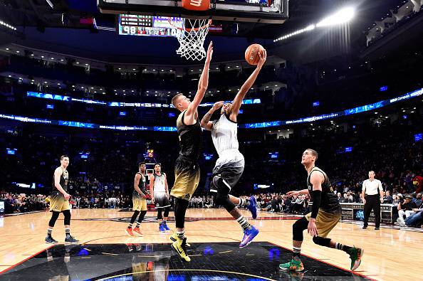 TORONTO, ON - FEBRUARY 12: D'Angelo Russell #1 of the Los Angeles Lakers and the United States team drives to the basket against Kristaps Porzingis #6 of the New York Knicks and World team in the second half during the BBVA Compass Rising Stars Challenge 2016 at Air Canada Centre on February 12, 2016 in Toronto, Canada. NOTE TO USER: User expressly acknowledges and agrees that, by downloading and/or using this Photograph, user is consenting to the terms and conditions of the Getty Images License Agreement. (Photo by Bob Donnan - Pool/Getty Images)