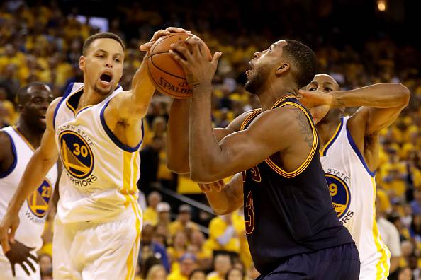 Tristan Thompson e Stephen Curry (getty images)