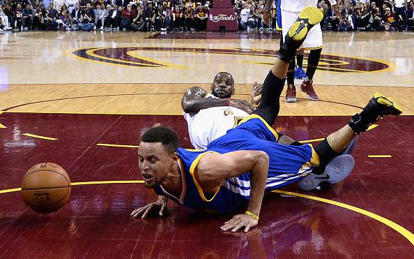 Stephen Curry e LeBron James (getty images)