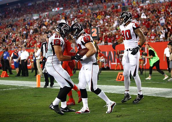 Patrick Di Marco, giocatore NFL, festeggia un touchdown dei suoi Atlanta Falcons