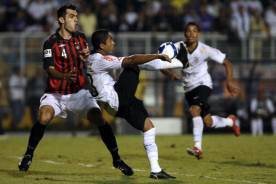 Jorge Henrique (C), of Corinthians, cont