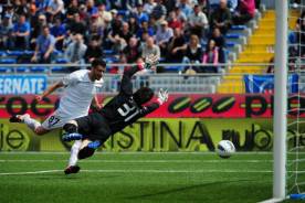Lazio's midfielder Antonio Candreva kick