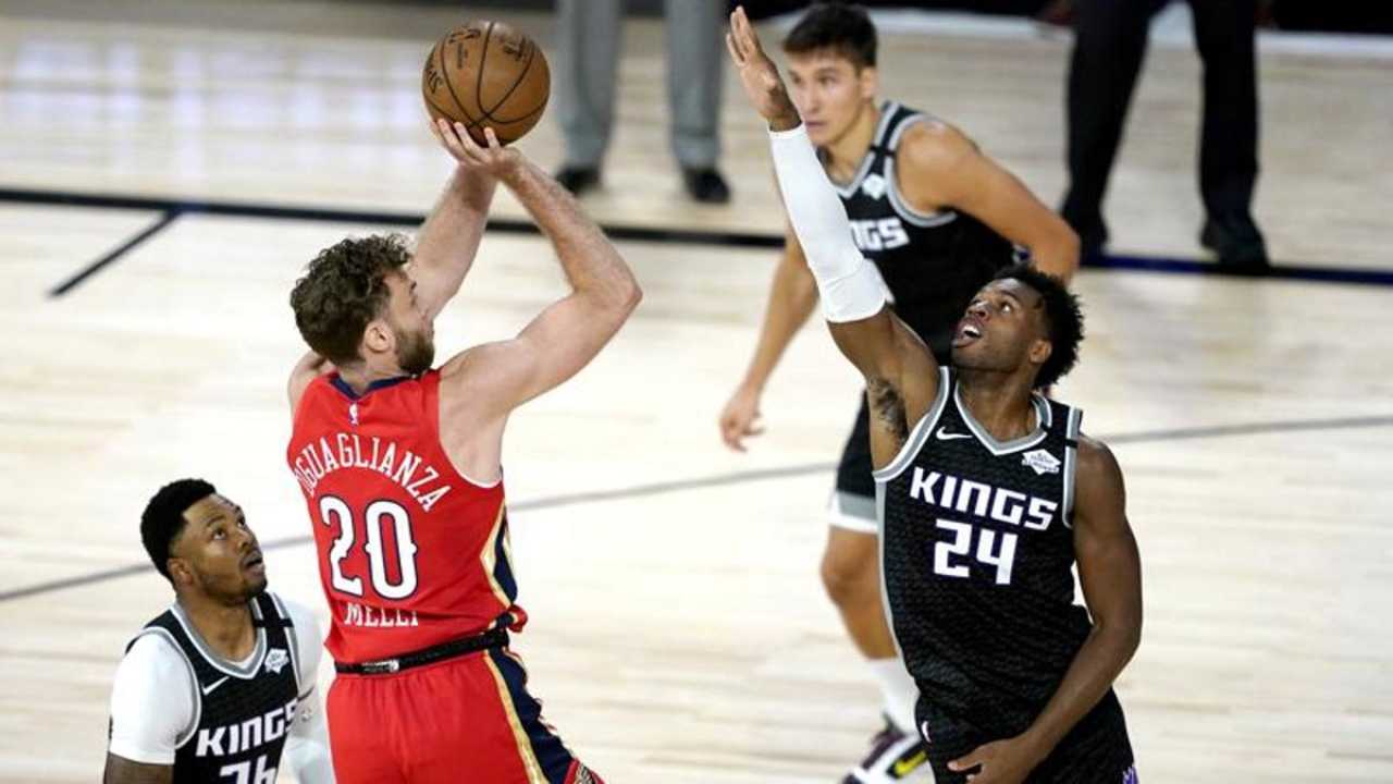 Nicolò Melli in azione contro i Sacramento Kings