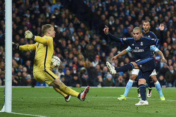 Joe Hart salva su Pepe nella semifinale di andata di Champions League