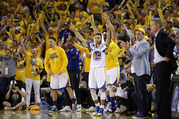 Stephen Curry e i Golden State Warriors festeggiano NBA