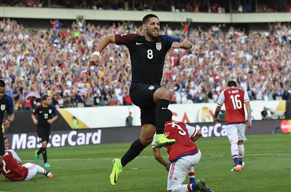 Clint Dempsey, leader degli USA, festeggia dopo un gol in Copa America contro il Paraguay
