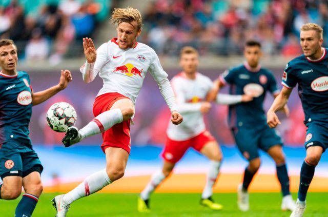 FBL-GER-BUNDESLIGA-LEIPZIG-DUESSELDORF