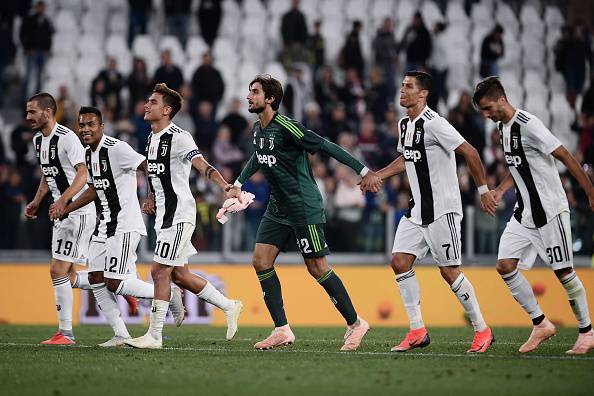 Calciatori Juve sui social, avanti così