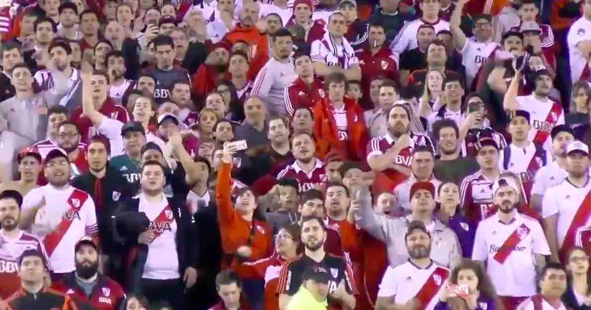 Fan del River sugli spalti del Monumental