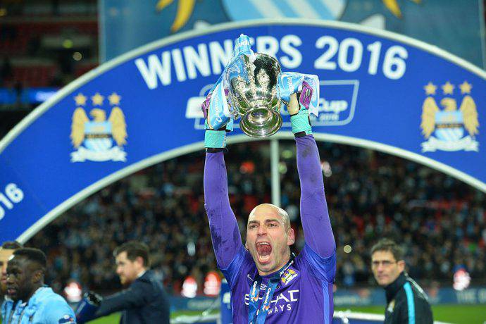 Caballero alza la coppa di Lega 2016