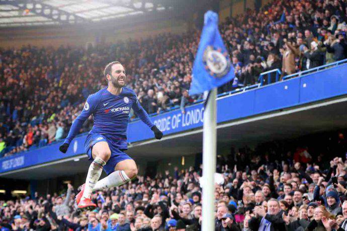 Higuain doppietta Chelsea Huddersfield