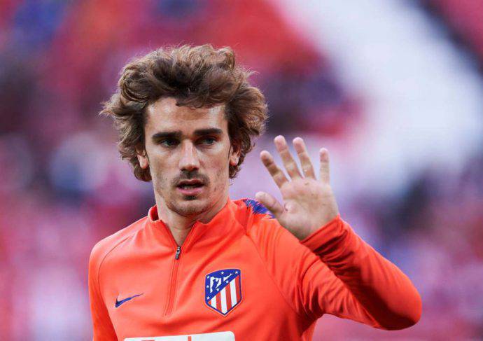 Antoine Griezmann saluta i tifosi