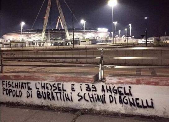 Contestazione tifosi Juventus al presidente Agnelli