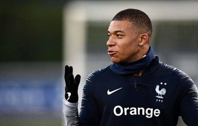 Kylian Mbappé elogiato dal suo allenatore Tuchel che lo ha paragonato a uno squalo