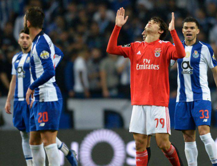 João Félix esulta sotto gli occhi di Pepe