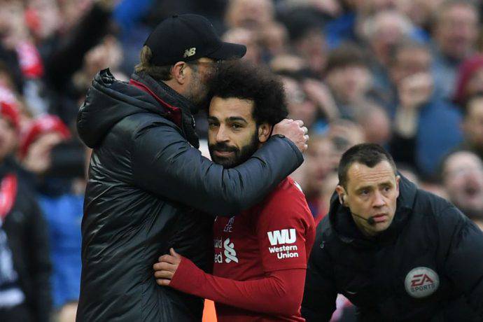 Klopp stringe Salah fra le sue braccia!