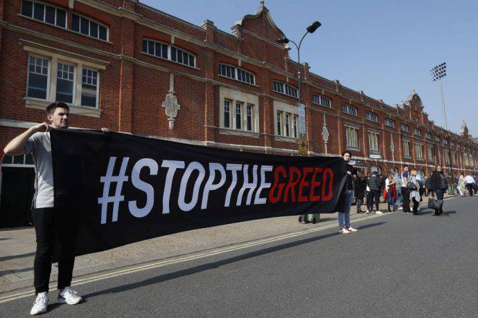 Proteste continue all'esterno del Craven Cottage