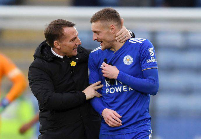 Rodgers e Vardy festeggiano la vittoria con il Fulham