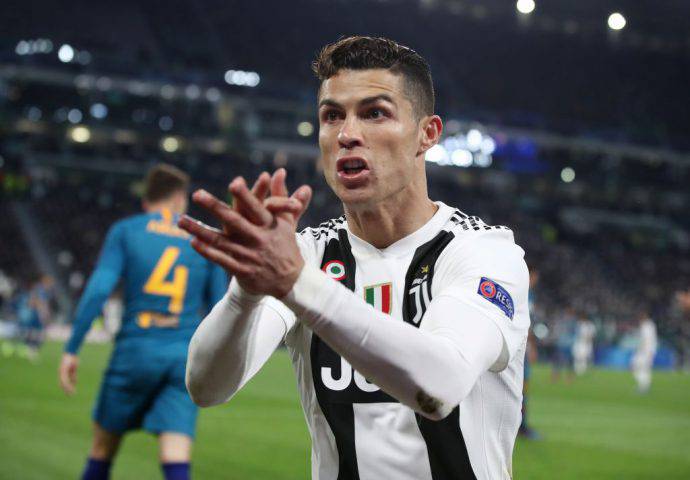 Tripletta di Ronaldo e Juve ai quarti
