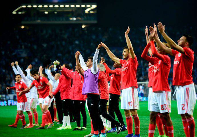 Tripudio del Benfica al fischio finale