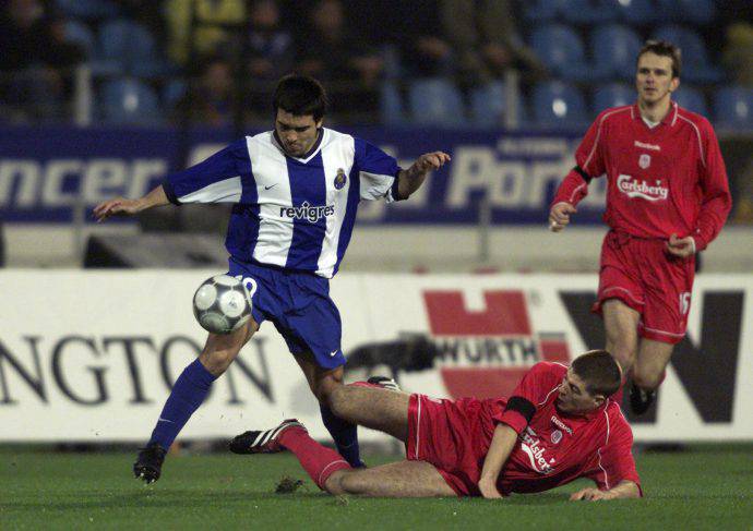 Deco salta Gerrard al Das Antas nel 2001