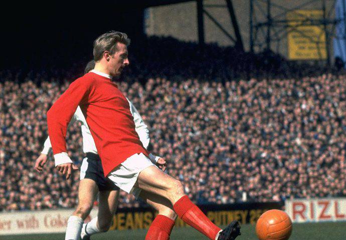 Denis Law nel 1968 con la maglia del Man United