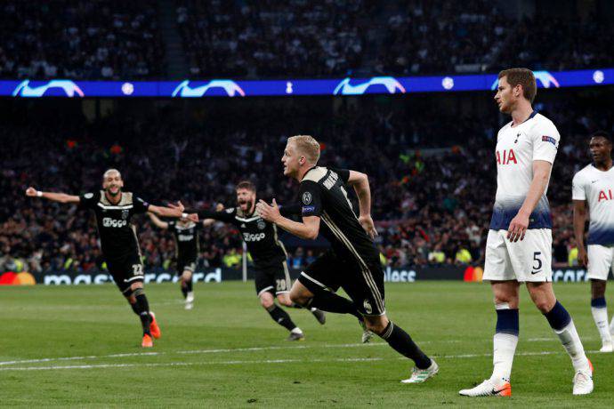 L'Ajax segna il goal vittoria a Londra!