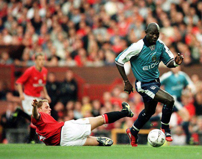 Weah salta Butt nel derby ad Old Trafford