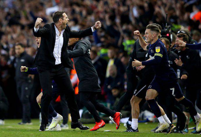 Lampard esulta dopo la vittoria a Leeds