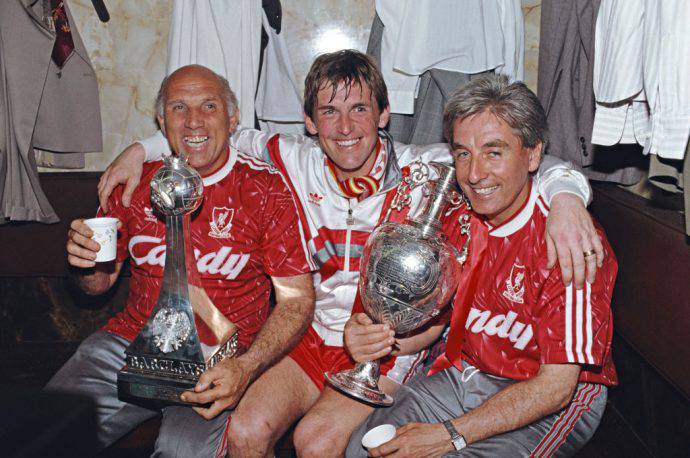 Kenny Dalglish festeggia nello spogliatoio