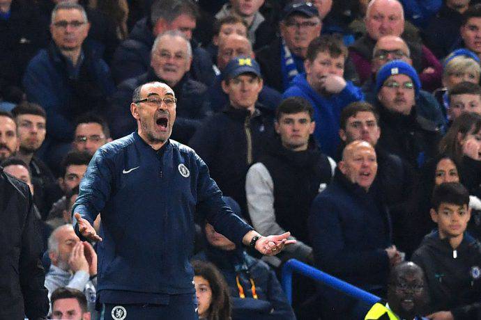 Sarri nervoso durante la semifinale contro l'Eintracht Francoforte