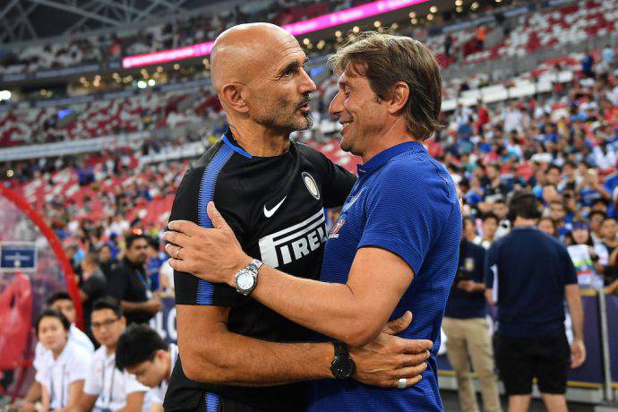 Spalletti saluta Conte in amichevole