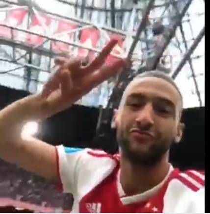 Ziyech festeggia l'Ajax virtualmente Campione d'Olanda