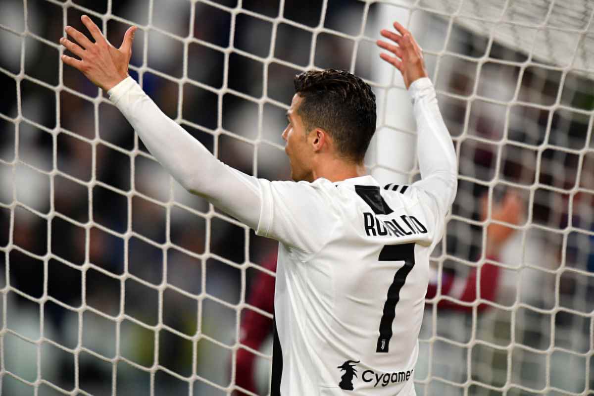 Cristiano Ronaldo su punizione: numeri da record nonostante la "crisi"