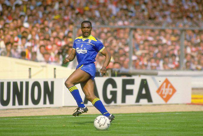 Laurie Cunningham con la maglia del Wimbledon