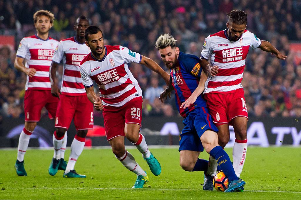 Mezzo Granada prova a fermare Messi al Camp Nou