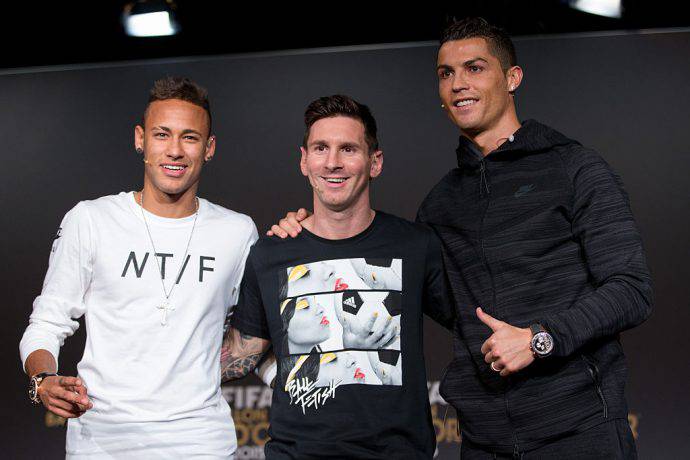 Neymar insieme a Messi e Ronaldo