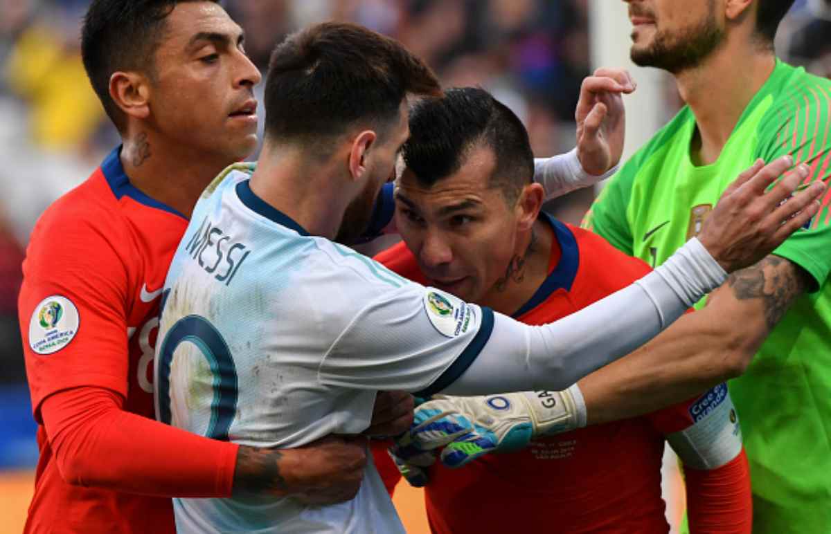 Messi Medel rissa