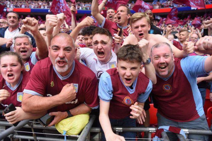 Le splendide maglie dell'Aston Villa