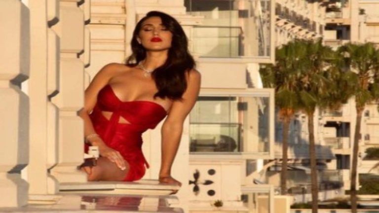 Cecilia Rodriguez, l’accappatoio si apre nel punto più bollente: fans increduli, che balconata – FOTO Cecilia Rodriguez, l’accappatoio si apre nel punto più bollente: fans increduli, che balconata – FOTO