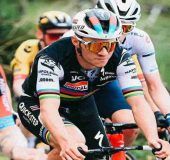 Giro d'Italia, il ciclista maglia rosa costretto al ritiro