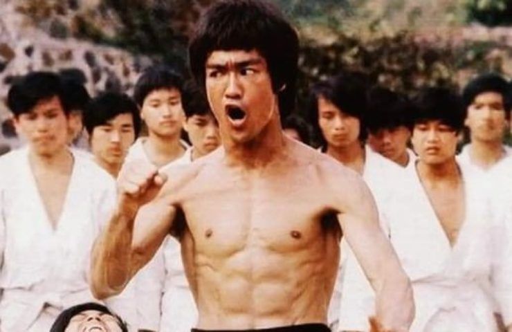 addominali d'acciaio? Prova il programma di Bruce Lee