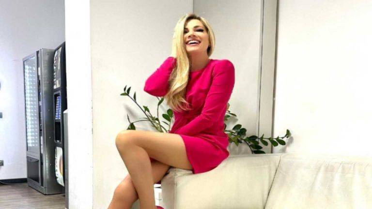 Federica Panicucci, l’abito scatena le fantasie: trasparenze rivelatrici, un lato A spettacolare – FOTO Federica Panicucci, l’abito scatena le fantasie: trasparenze rivelatrici, un lato A spettacolare – FOTO