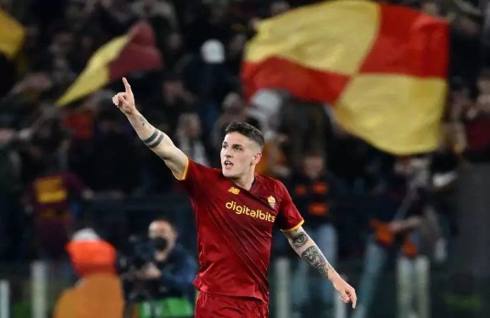 Zaniolo con la maglia della Roma