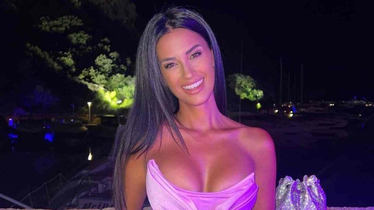 Eleonora Incardona straripante | il costume da bagno copre quasi niente